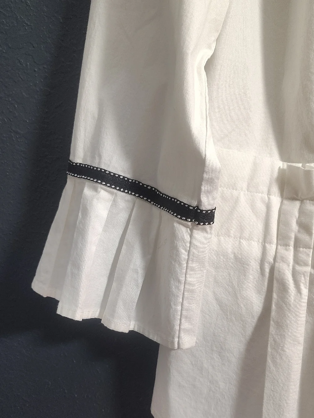 Nexx White Sophisticated Button-Front Pleated Waist Chic Blouse with Black Trim - Picture 4 of 7